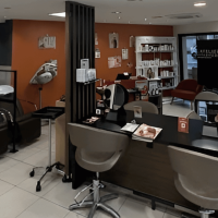 Rejoignez L’Atelier Intermède à Saint-Astier : salon convivial et créatif où passion, bonne humeur et esprit d’équipe sont au cœur du métier.