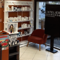 Rejoignez L’Atelier Intermède à Saint-Astier : salon convivial et créatif où passion, bonne humeur et esprit d’équipe sont au cœur du métier.