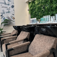 HAIR SHOP recrute un Barber / Coiffeur Homme en CDI. Formations, clientèle fidèle, primes, CSE et salaire jusqu'à 2 500 € brut mensuel.