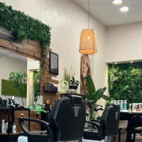 HAIR SHOP recrute un Barber / Coiffeur Homme en CDI. Formations, clientèle fidèle, primes, CSE et salaire jusqu'à 2 500 € brut mensuel.