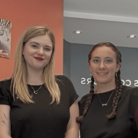 Rejoignez L’Atelier Intermède à Saint-Astier : salon convivial et créatif où passion, bonne humeur et esprit d’équipe sont au cœur du métier.